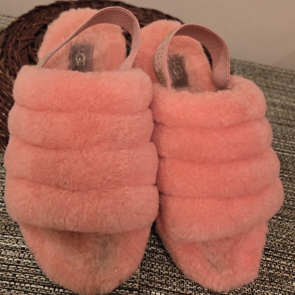 UGG Fluff Yeah Pink Furry Slingback Slipper Sandals  Euro 33.5 US Youth 3 - Picture 1 of 13